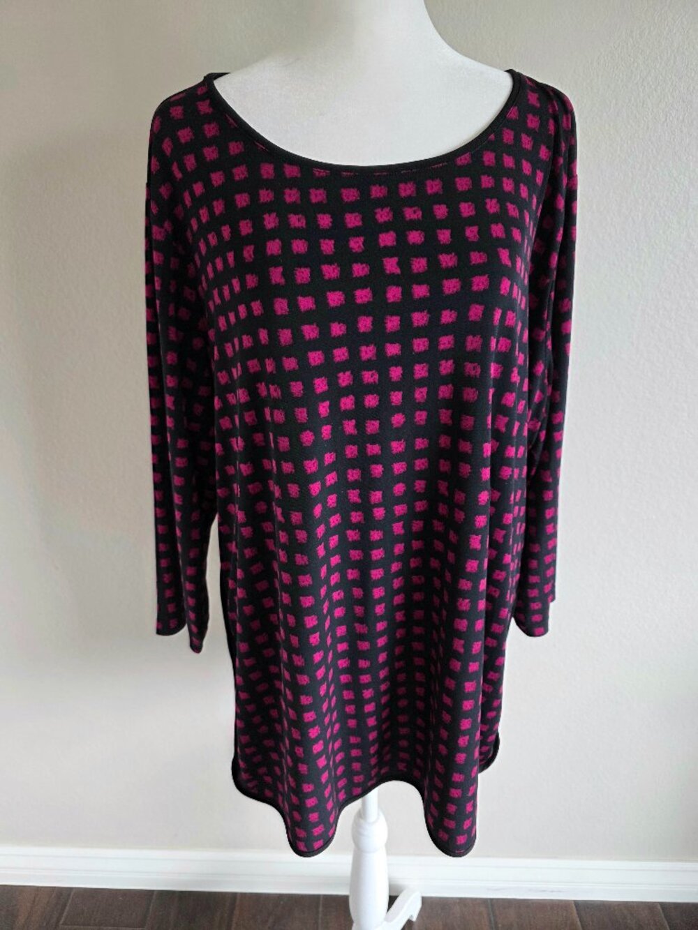 Susan Graver Liquid Knit Top Tunic Black Magenta Geometric Size 2X Lightweight